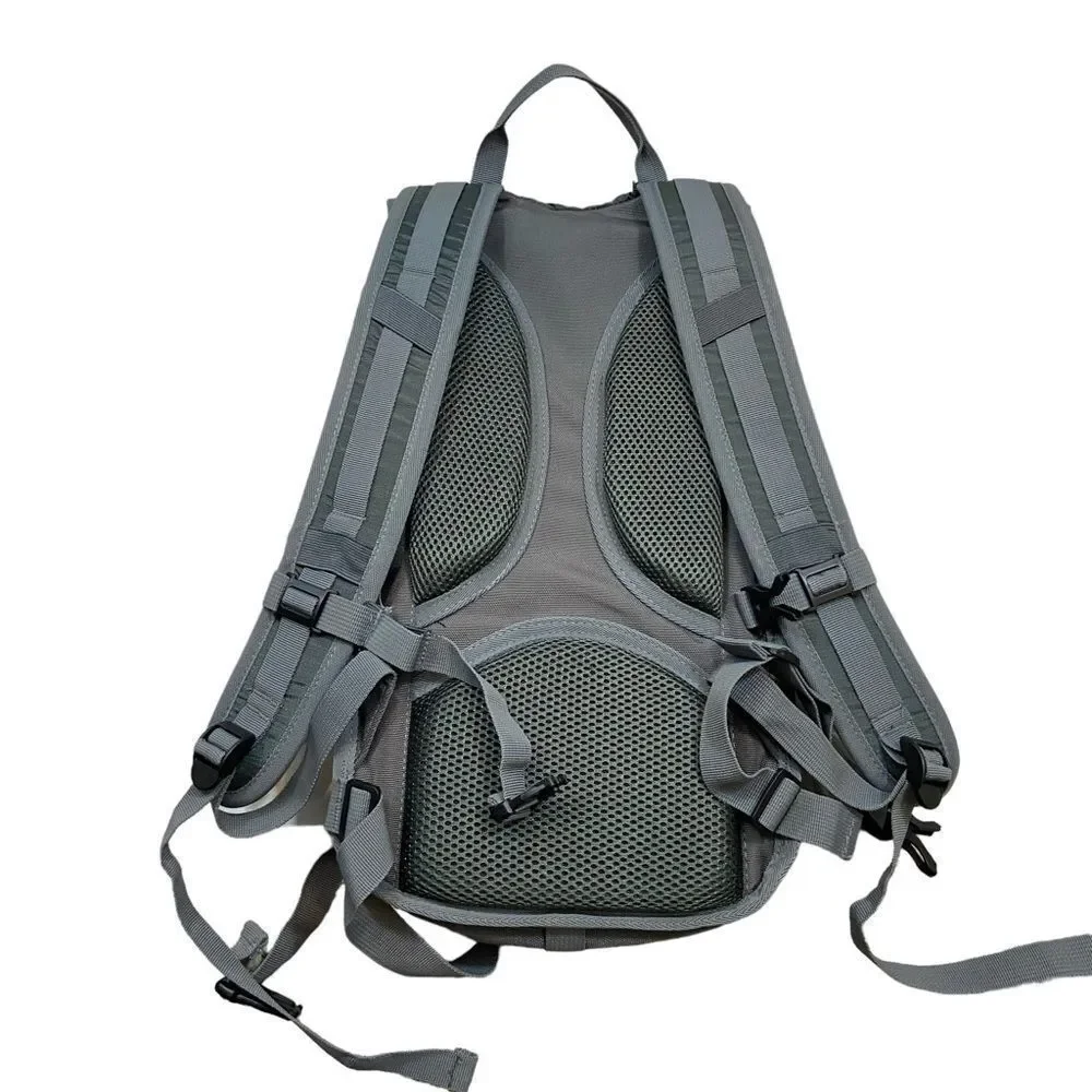 New without tags WORLD FAMOUS SPORTS® AMERICAN OUTBACK ACTION 12 HYDRATION PACK‎